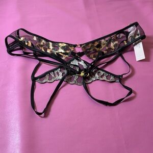 Victoria's Secret Black and Gold Lace Bra